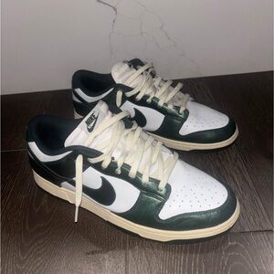 Nike dunks Men's Green and White Sneakers